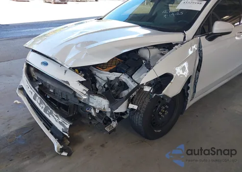 2019 Ford Fusion S z USA, uszkodzony, nr VIN 3FA6P0G72KR127317
